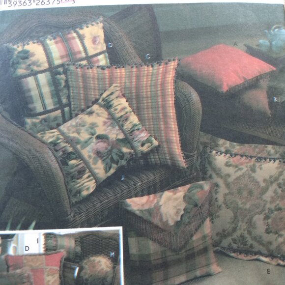 Vintage Pillows Sewing Pattern Throw Toss Cushions Simplicity 5685 UNCUT - Picture 2 of 9